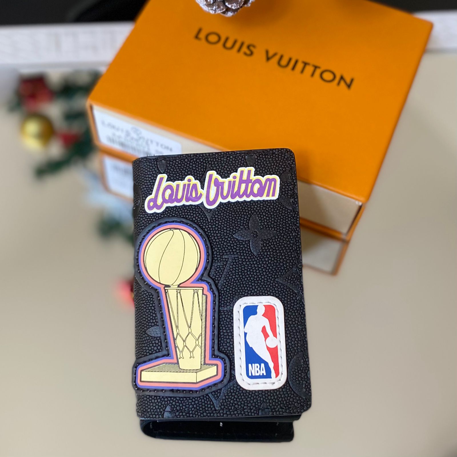 Porta cartão Louis Vuitton NBA – Possessive